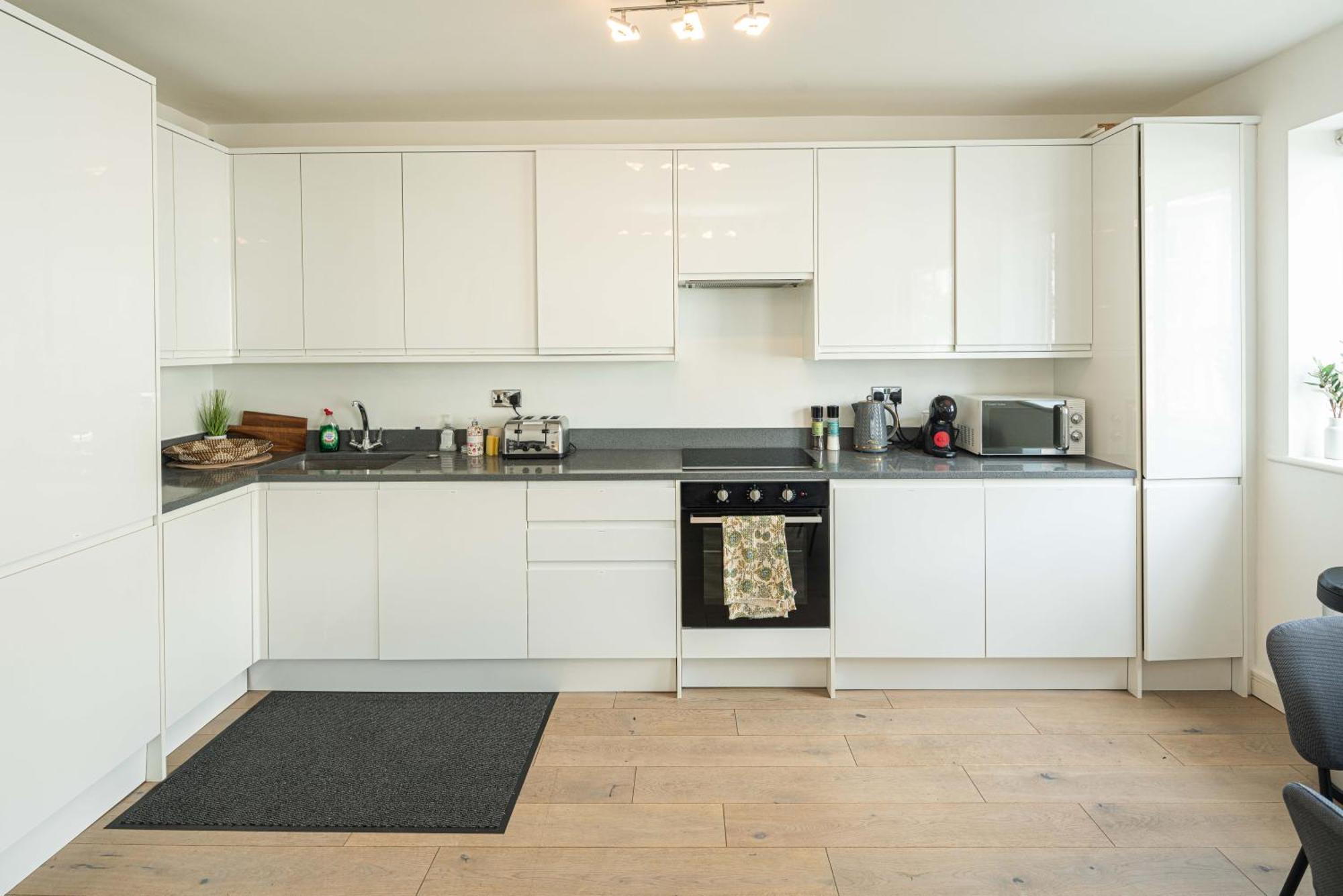 Charming Newly Refurb 2-bed 2-bath Entire With Ac Near Hyde Park, Paddington, Nottinghill And Kensington In Zone 1 *